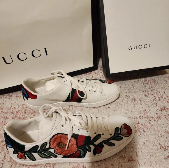 Gucci Women's White Sneakers with Embroidery Floral Design - Picture 1 of 9